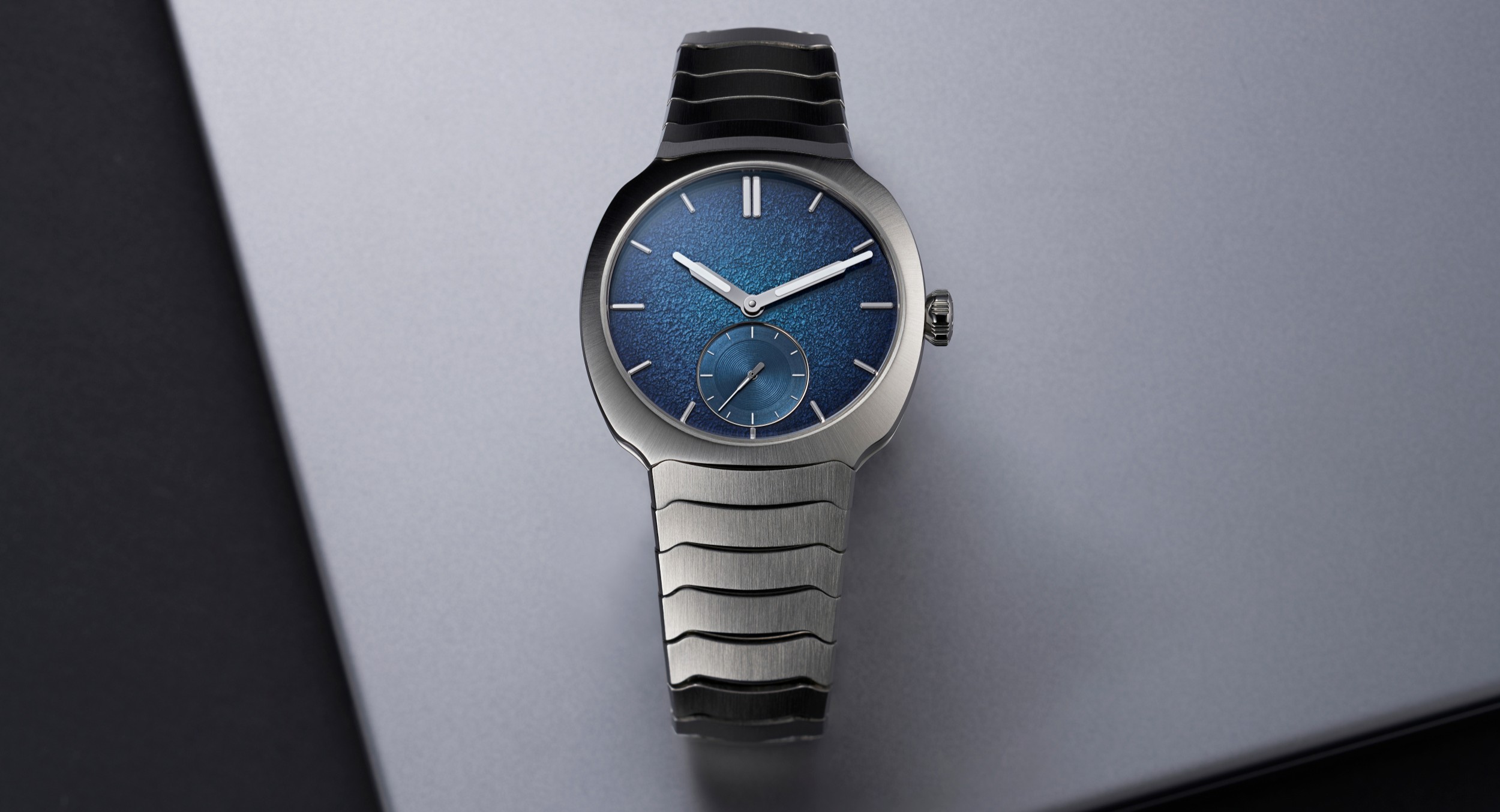 H. Moser & Cie Streamliner Small Seconds Blue Enamel
