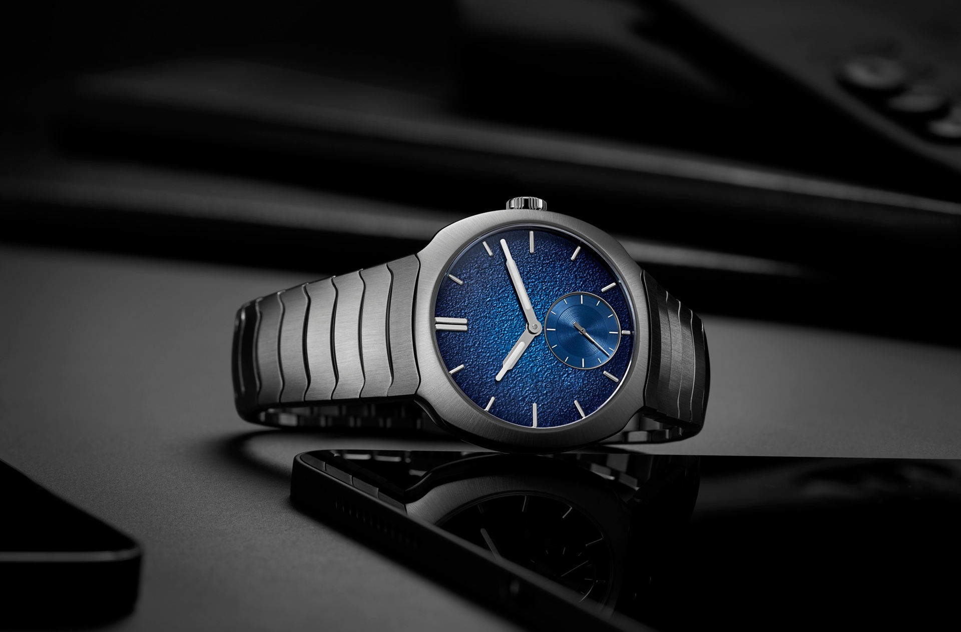 H. Moser & Cie Streamliner Small Seconds Blue Enamel